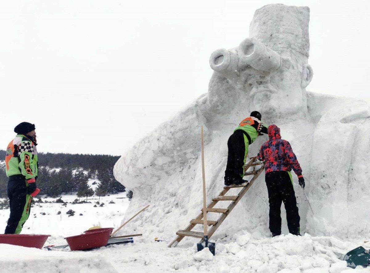 Çıldır Gölü'ne 'Atatürk' heykeli