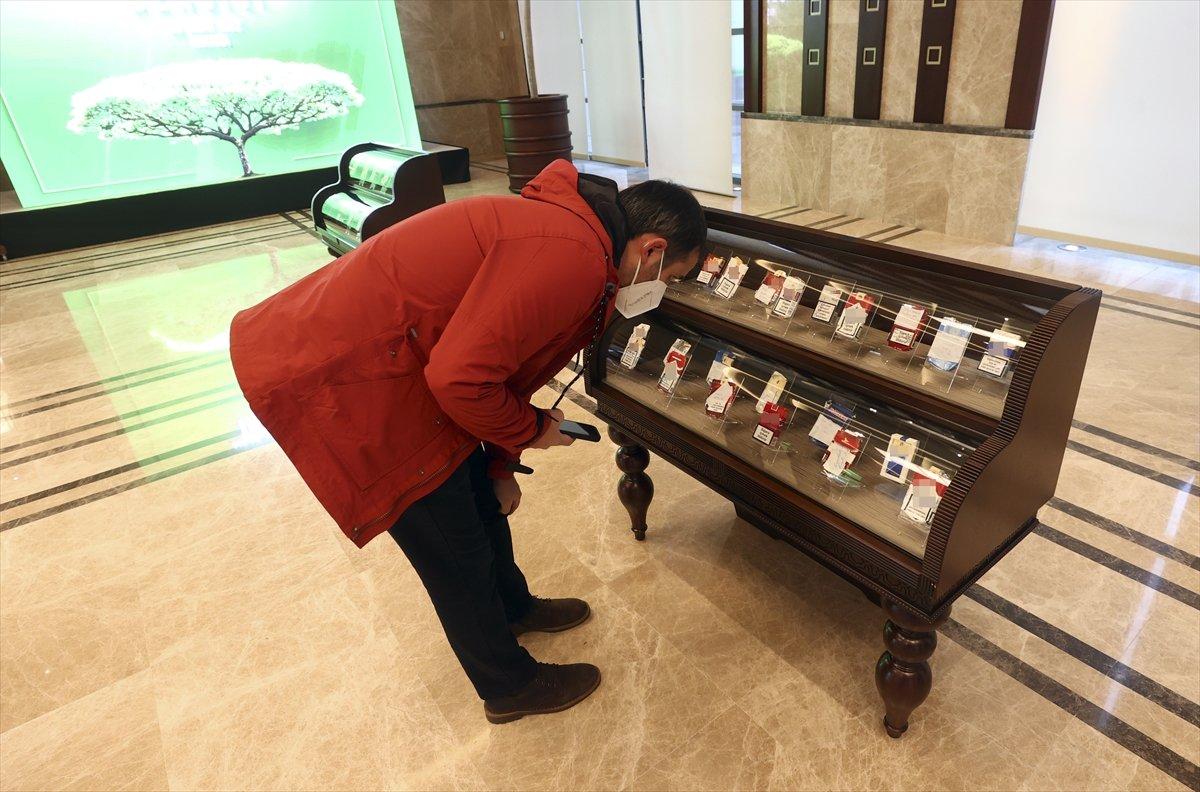 Cumhurbaşkanı Erdoğan'ın topladığı sigara paketleri sergileniyor
