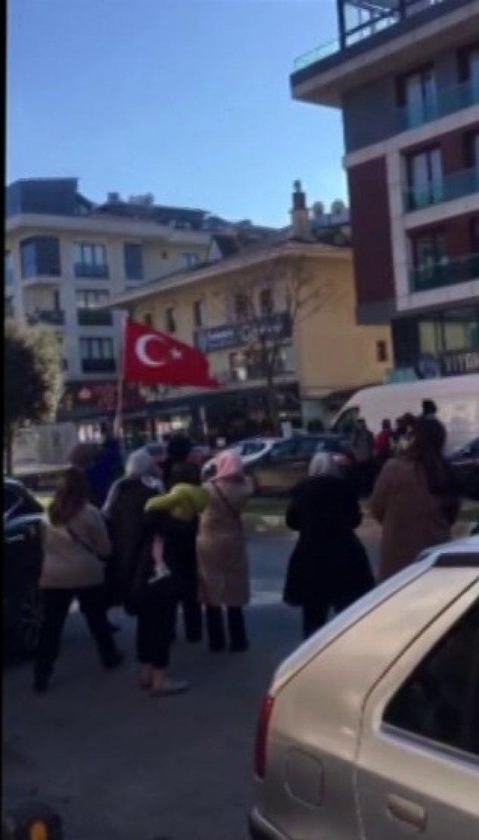 Üsküdar'da Cumhurbaşkanı Erdoğan'a vatandaşlardan sevgi gösterisi