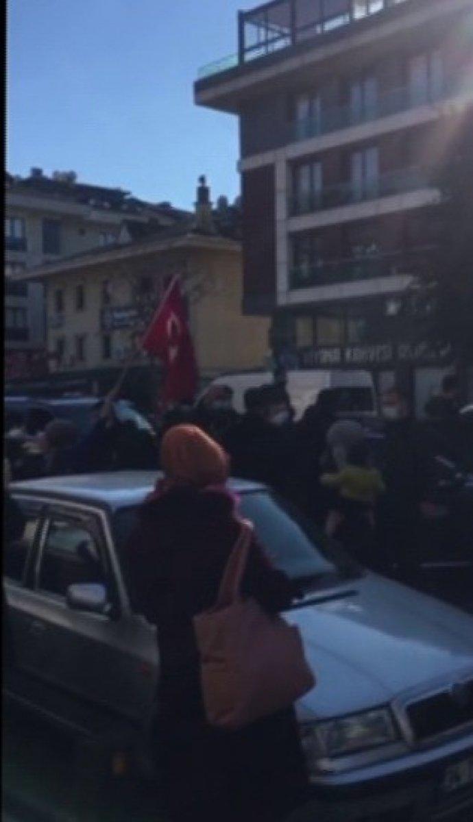 Üsküdar'da Cumhurbaşkanı Erdoğan'a vatandaşlardan sevgi gösterisi