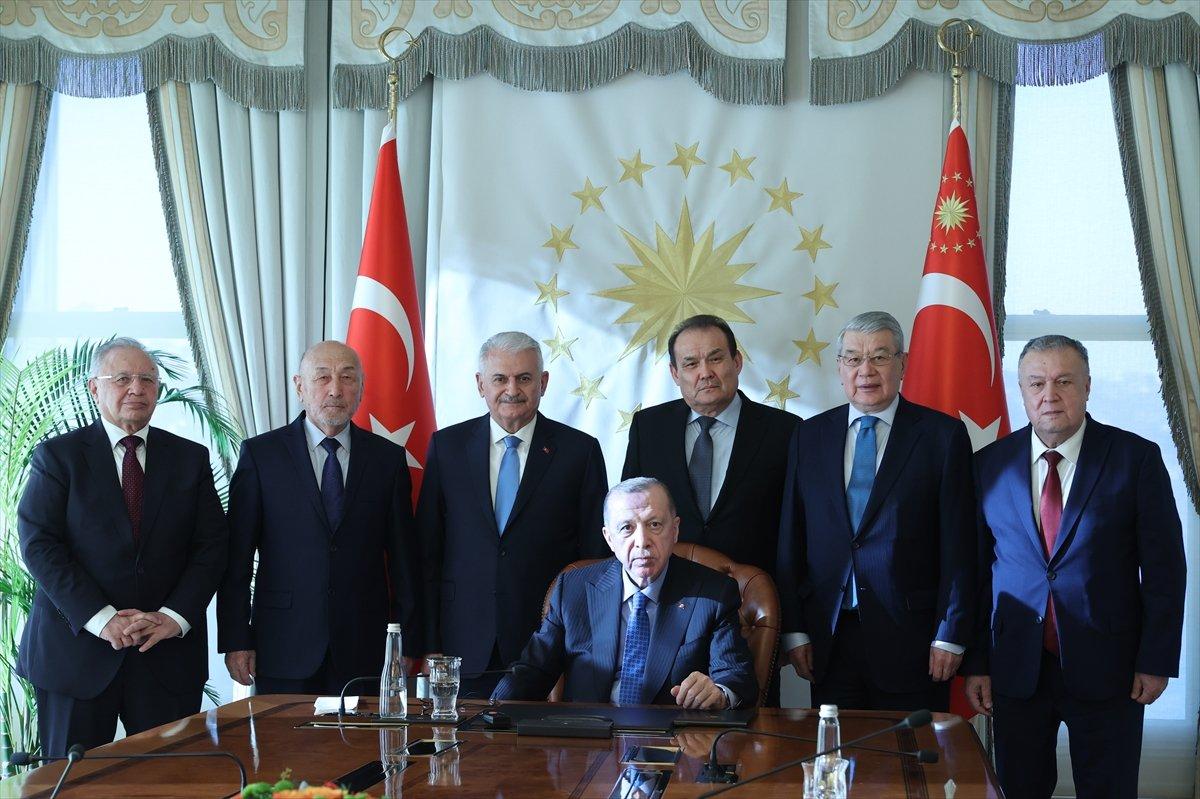 Cumhurbaşkanı Erdoğan, Aksakallar Konseyi heyetini kabul etti