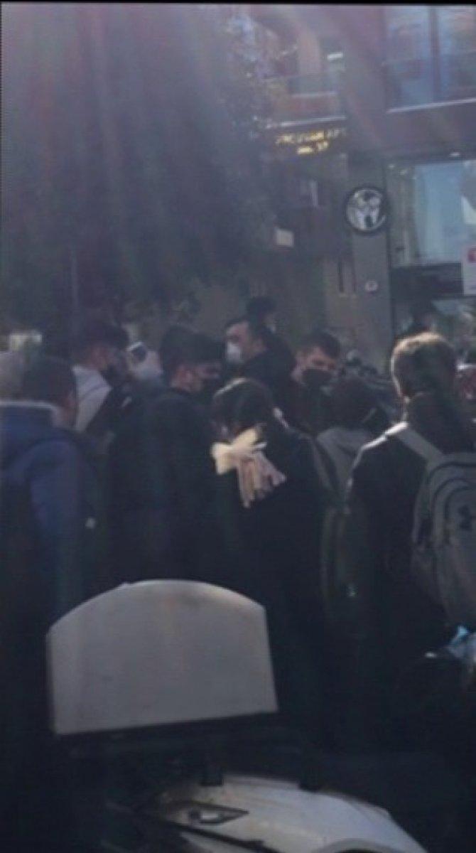 Üsküdar'da Cumhurbaşkanı Erdoğan'a vatandaşlardan sevgi gösterisi