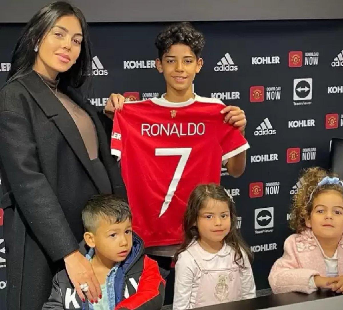 Cristiano Ronaldo'nun oğlu Manchester United'a transfer oldu