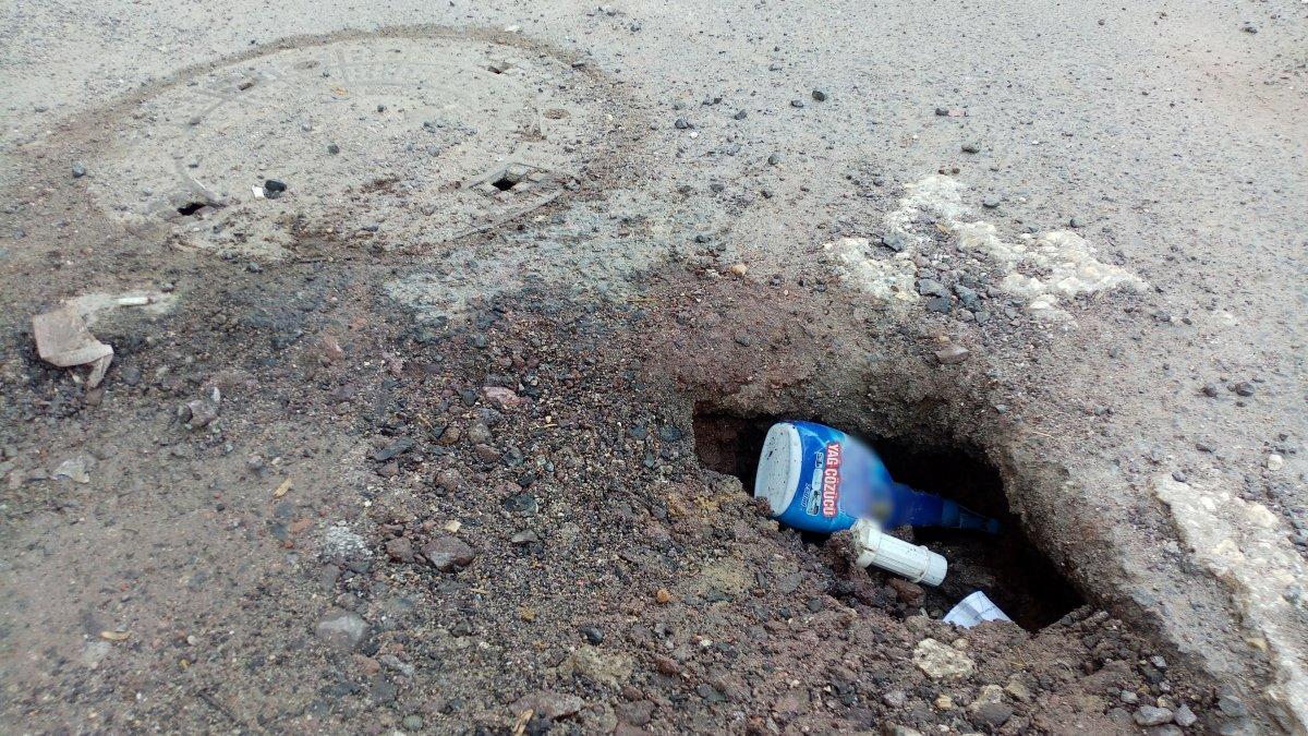 Tekirdağ'da çöken yol sonucu evi fareler bastı