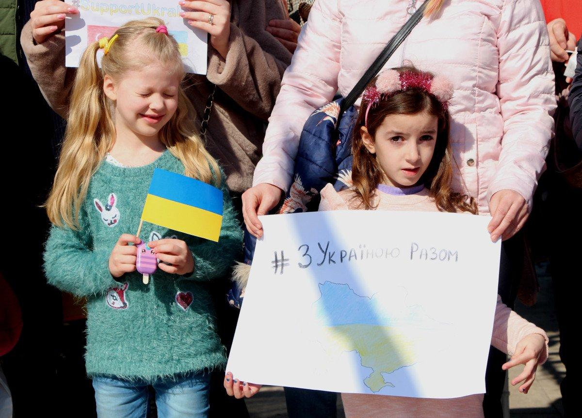 Adana’da Ukraynalılar, Rusya’yı protesto etti