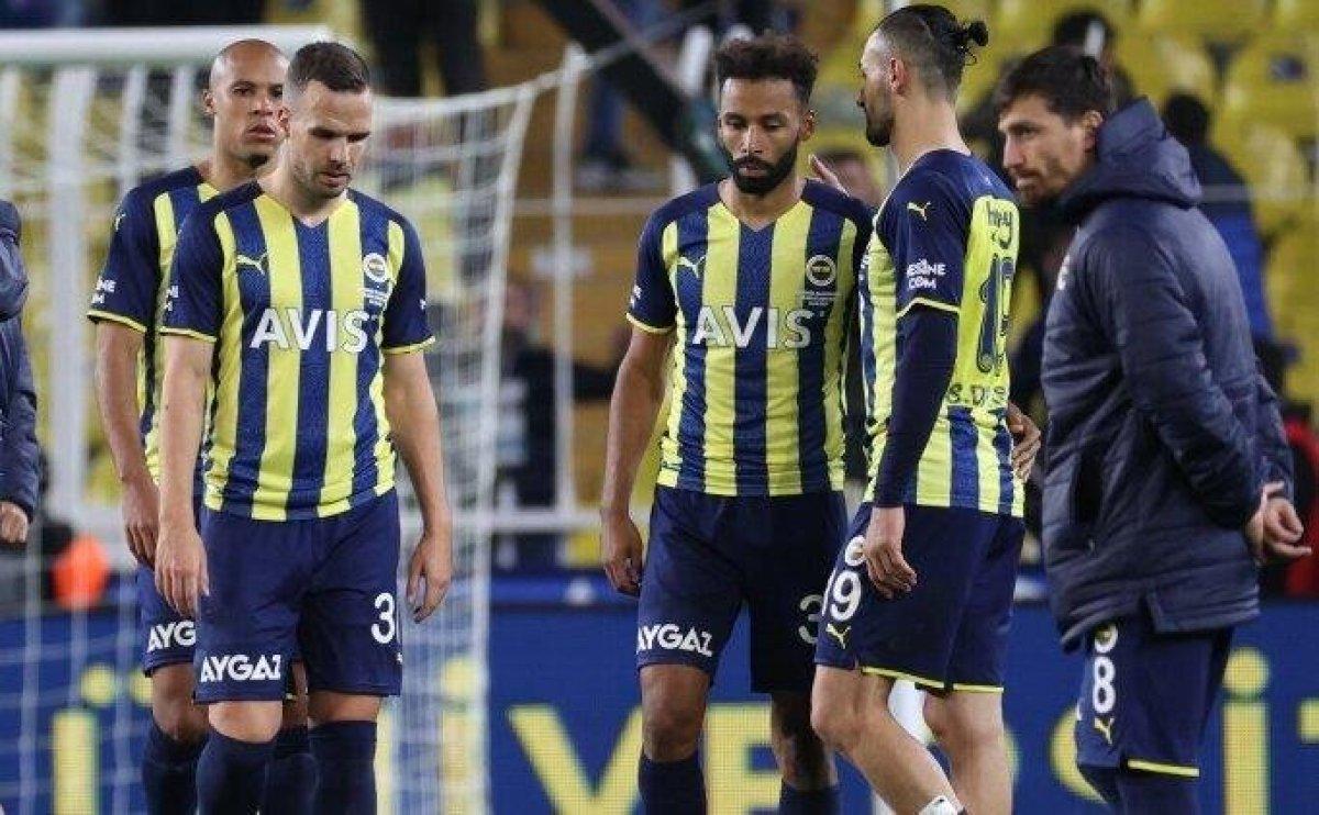 Fenerbahçe'de 9 futbolcunun üstü çizildi