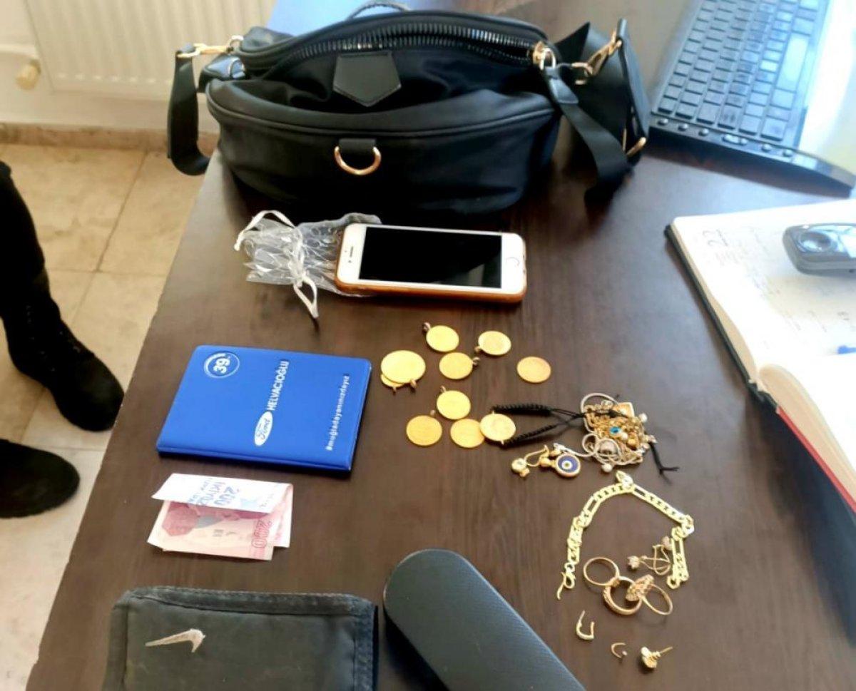 Muğla'da minibüsü yanan, aracı soyulan seyyar satıcıdan örnek davranış