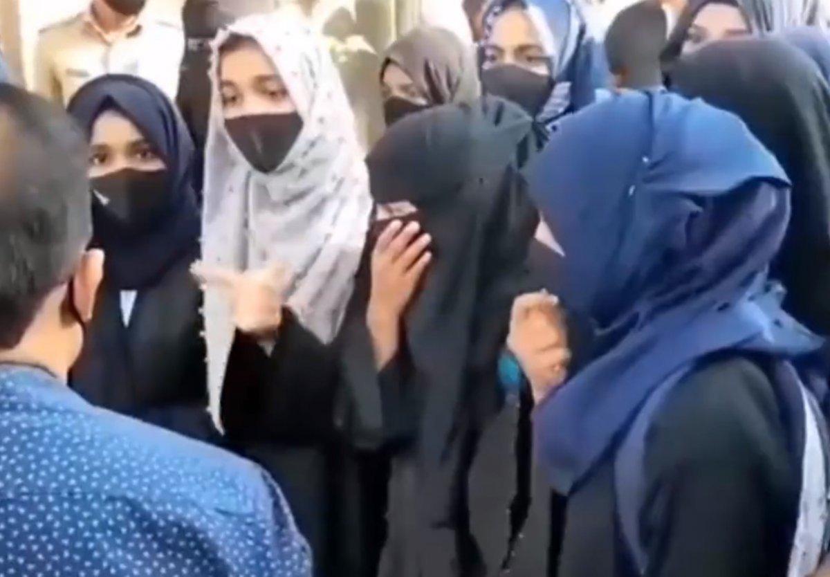 Hindistan: Başörtüsü yasağı iç meselemiz