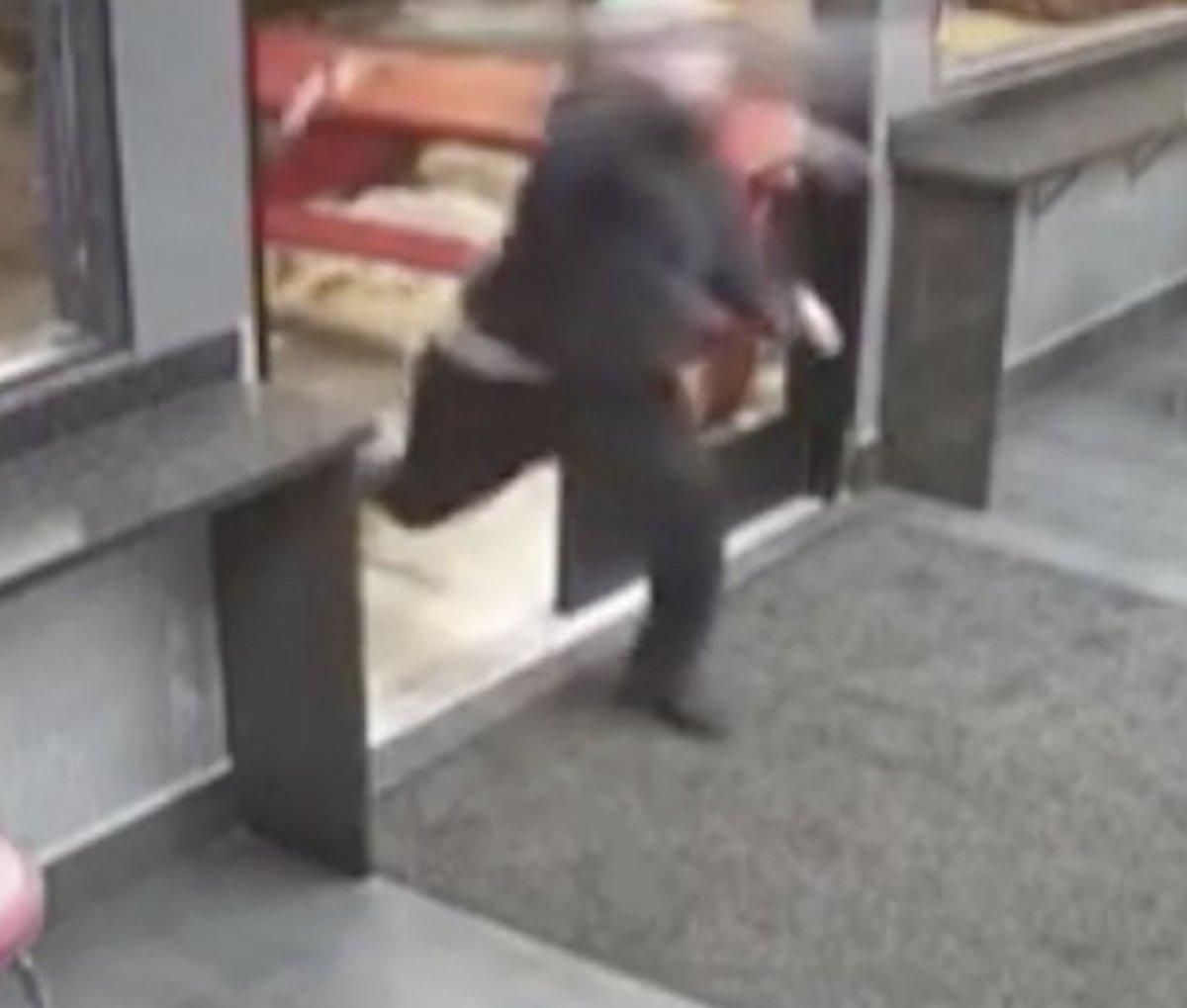 ABD'de restorana alınmayan maskesiz müşteri içeri tuğla fırlattı