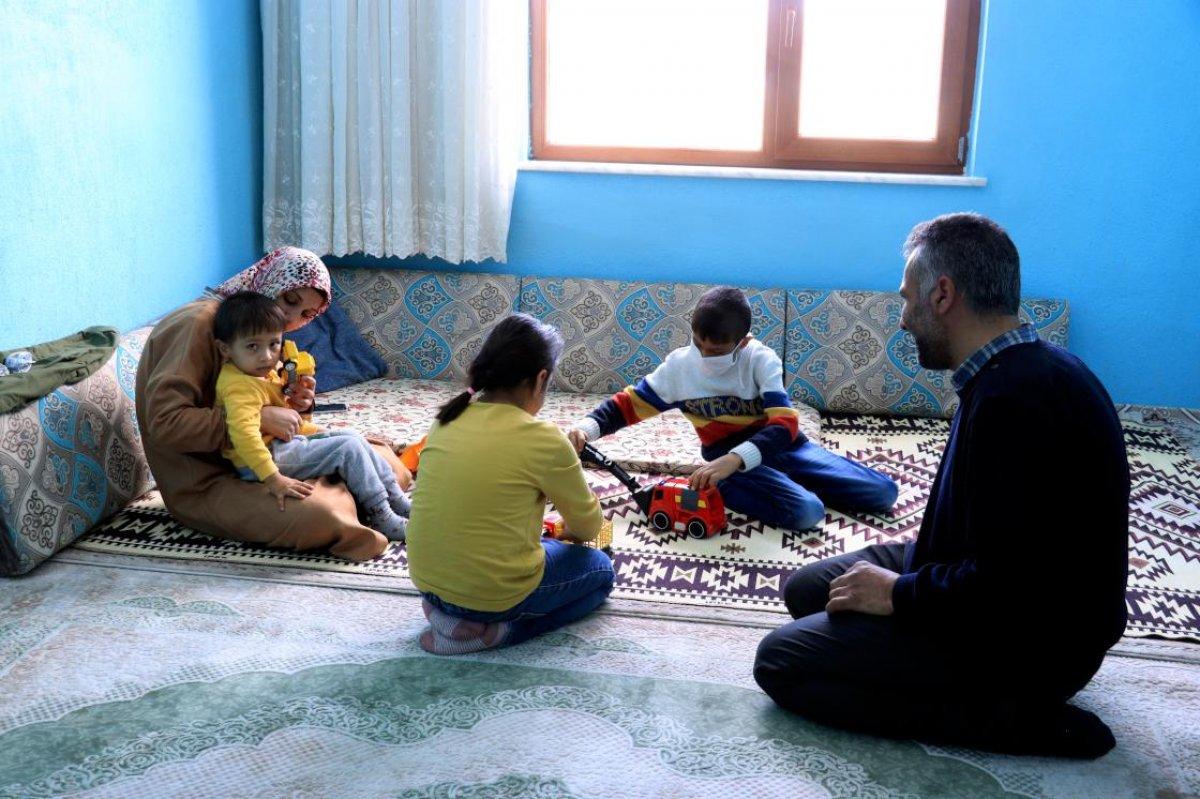 Konya'da kızlarını kaybettikleri hastalığı taşıyan 3 çocukları için mücadele veriyorlar