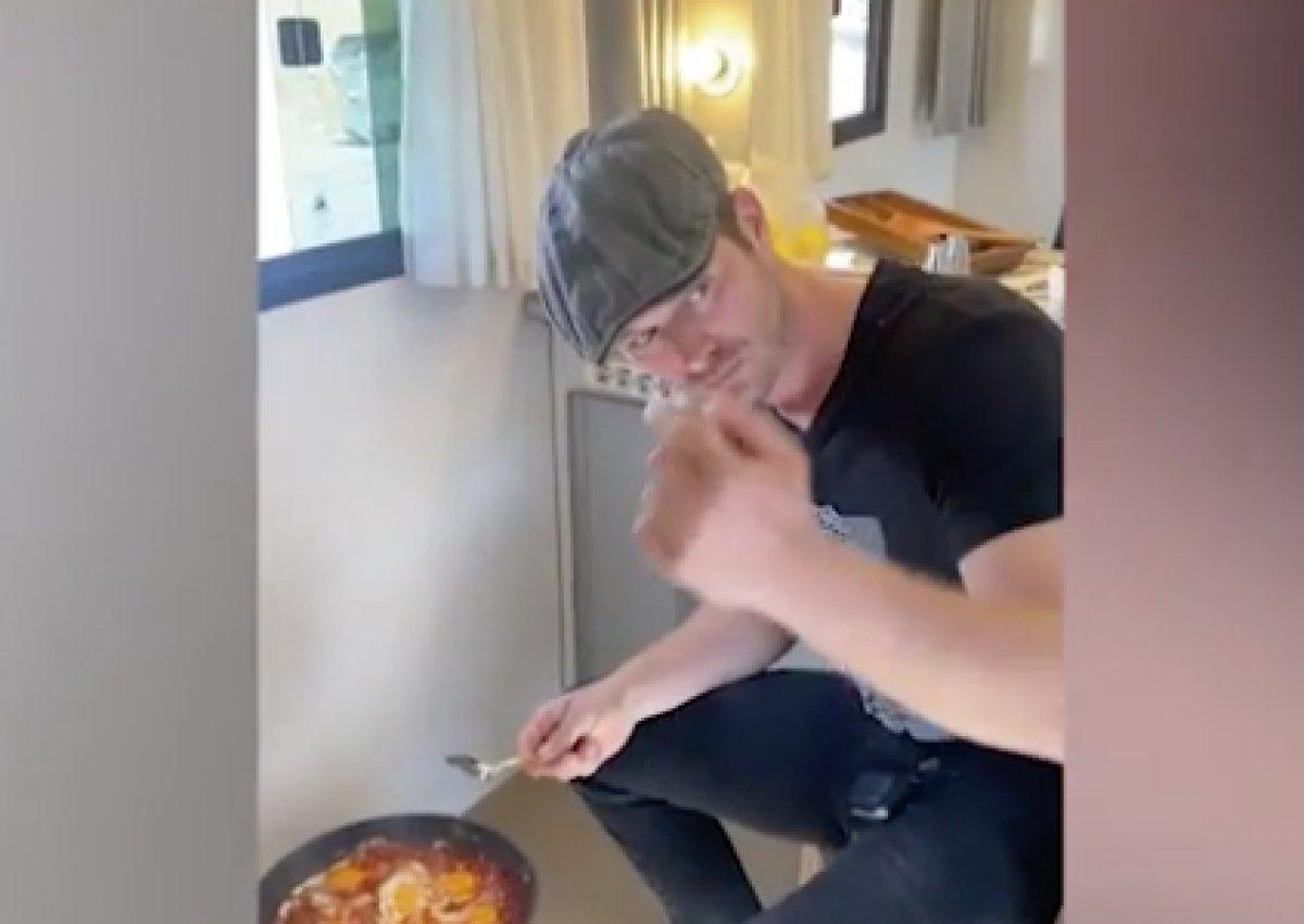 Kıvanç Tatlıtuğ menemeni soğanlı tercih ediyor