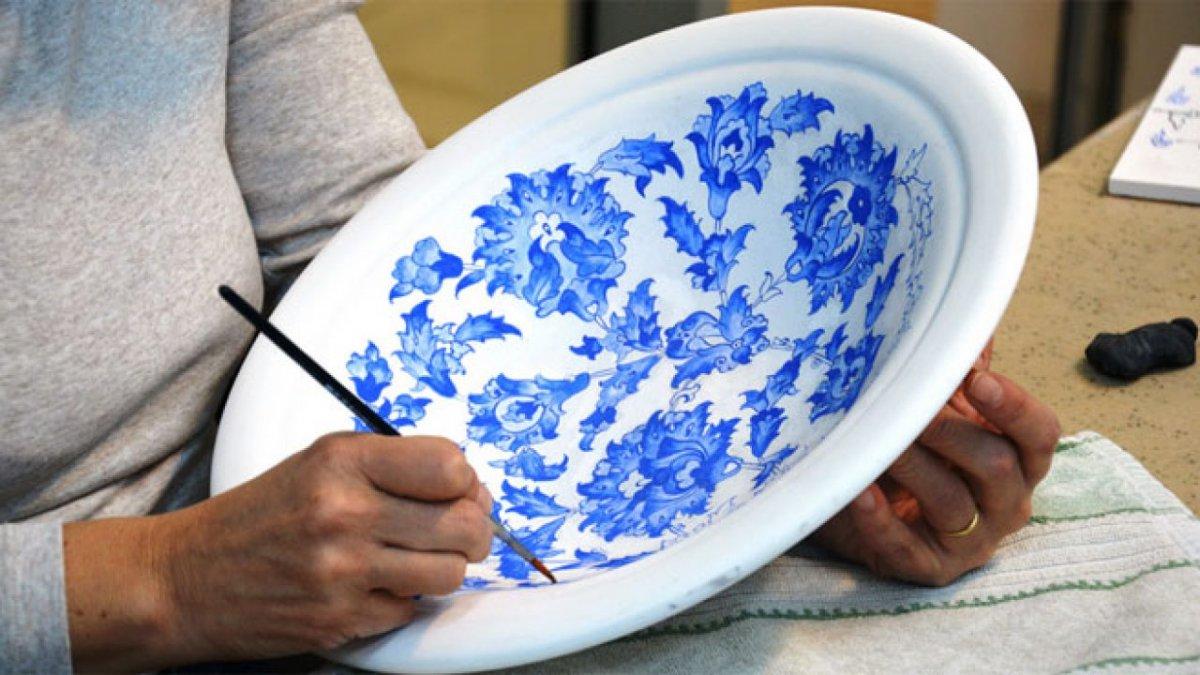 Tüm Yönleriyle GELENEKSEL TÜRK ÇİNİ SANATI