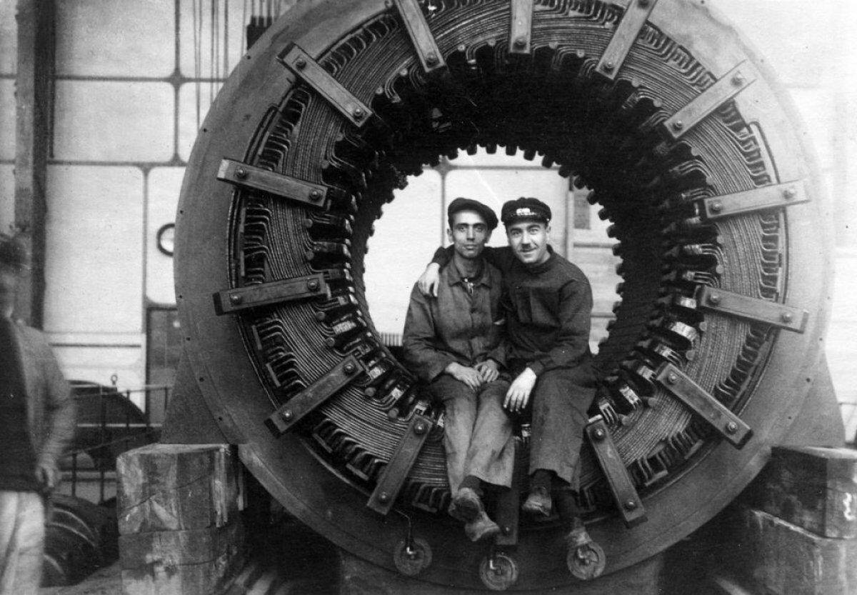 Vakanüvis, elektriğin tarihi sürecini ve getirdiği değişimleri kaleme aldı