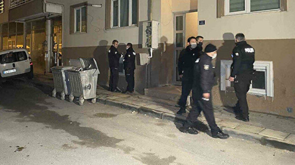 Bursa’da annesinin boğazını kesti, üvey kardeşini yaraladı