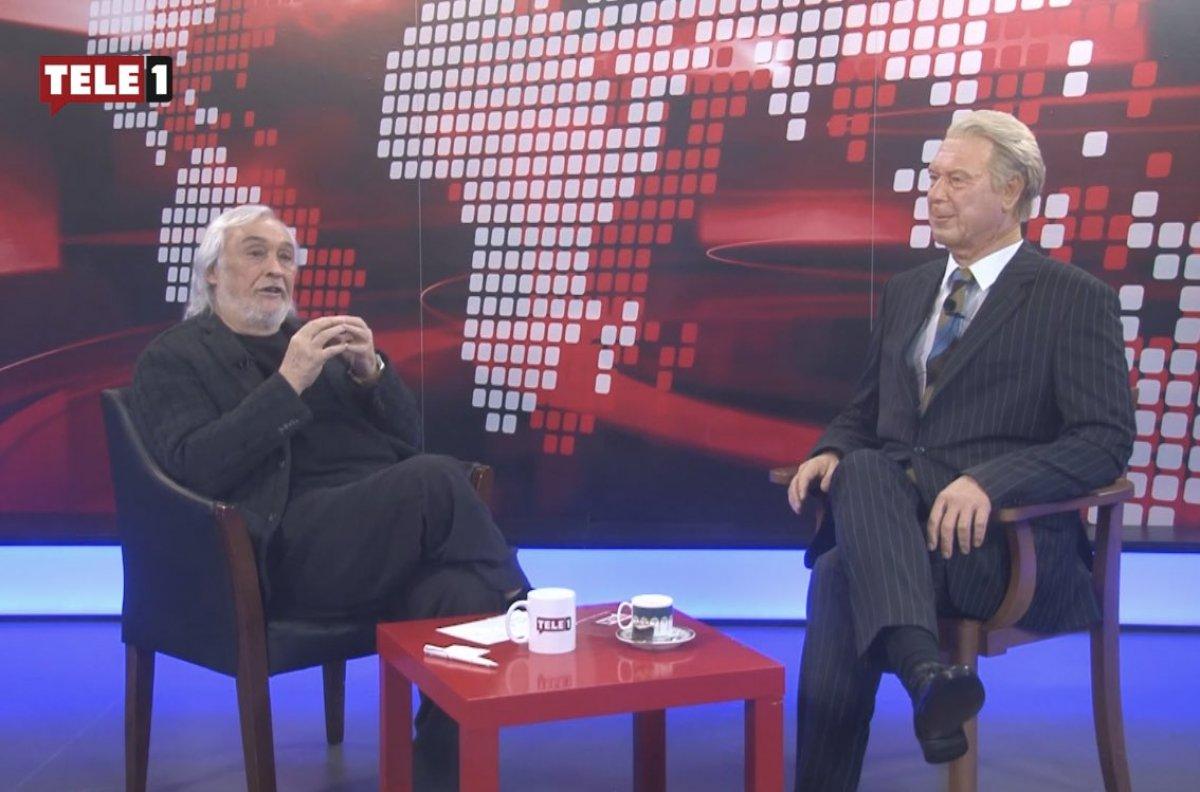 Müjdat Gezen, Uğur Dündar’ın bal mumu heykeli ile ekrana çıktı