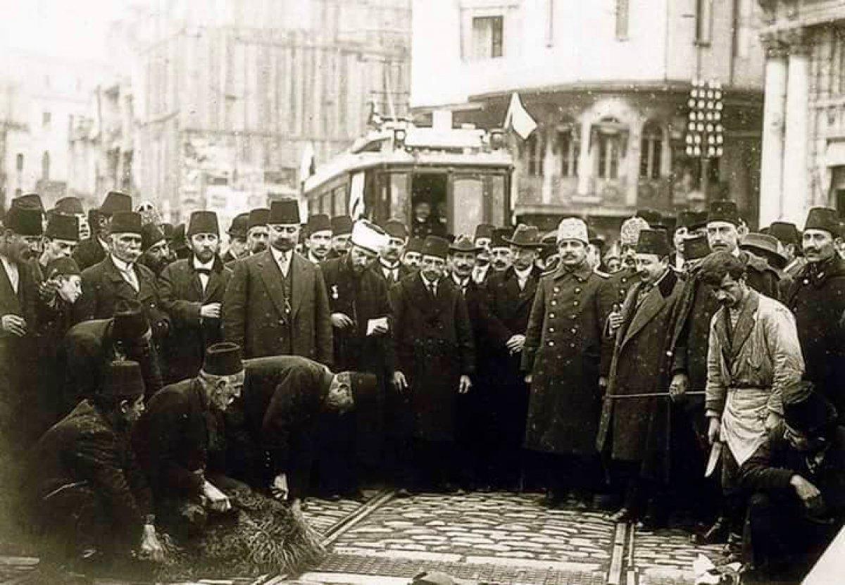 Vakanüvis, elektriğin tarihi sürecini ve getirdiği değişimleri kaleme aldı