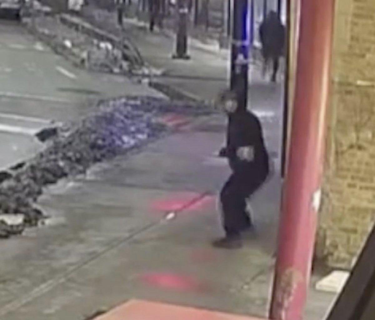 ABD'de restorana alınmayan maskesiz müşteri içeri tuğla fırlattı