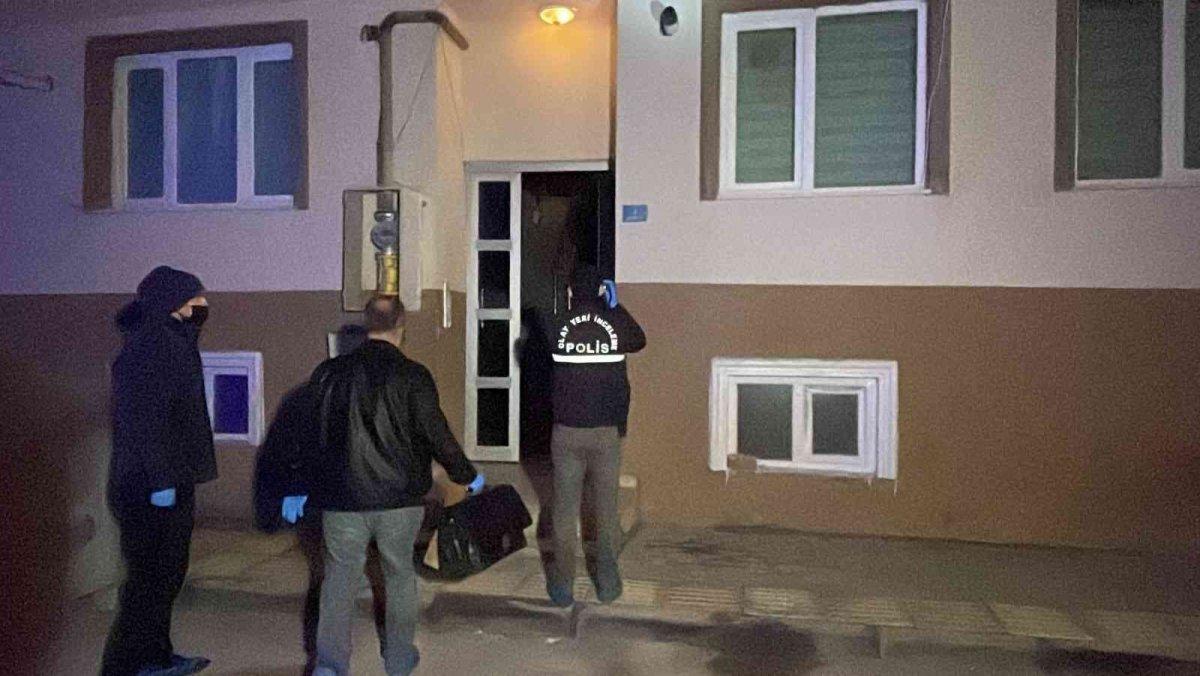 Bursa’da annesinin boğazını kesti, üvey kardeşini yaraladı