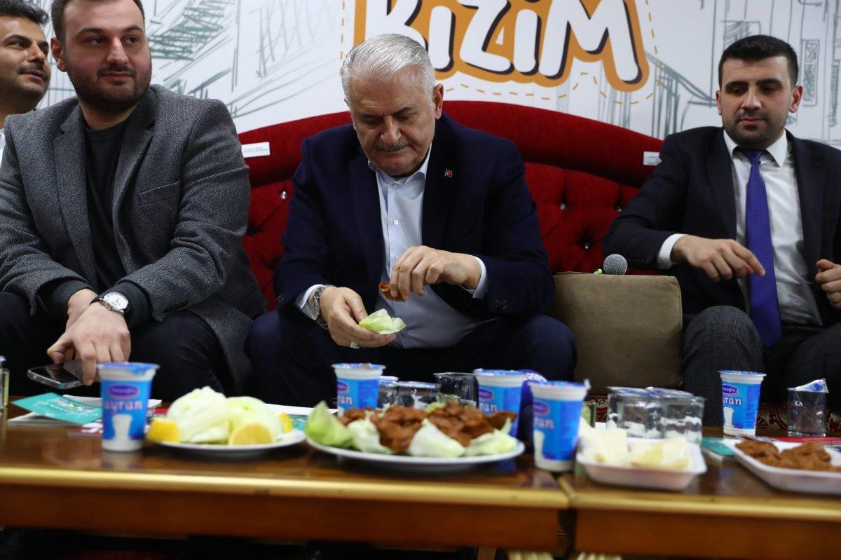 Binali Yıldırım Sıra Gecesi’nde gençlerle buluştu