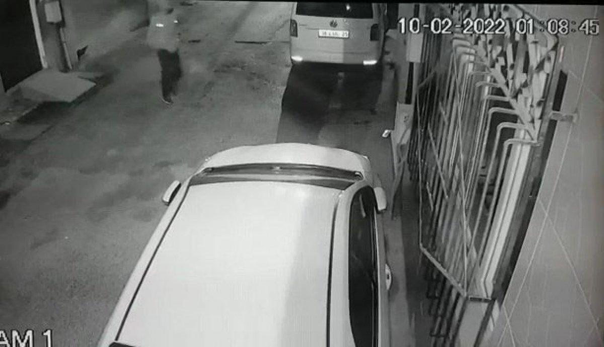 Bursa'da hırsızlara karşı taktırdığı demir kapı çalındı