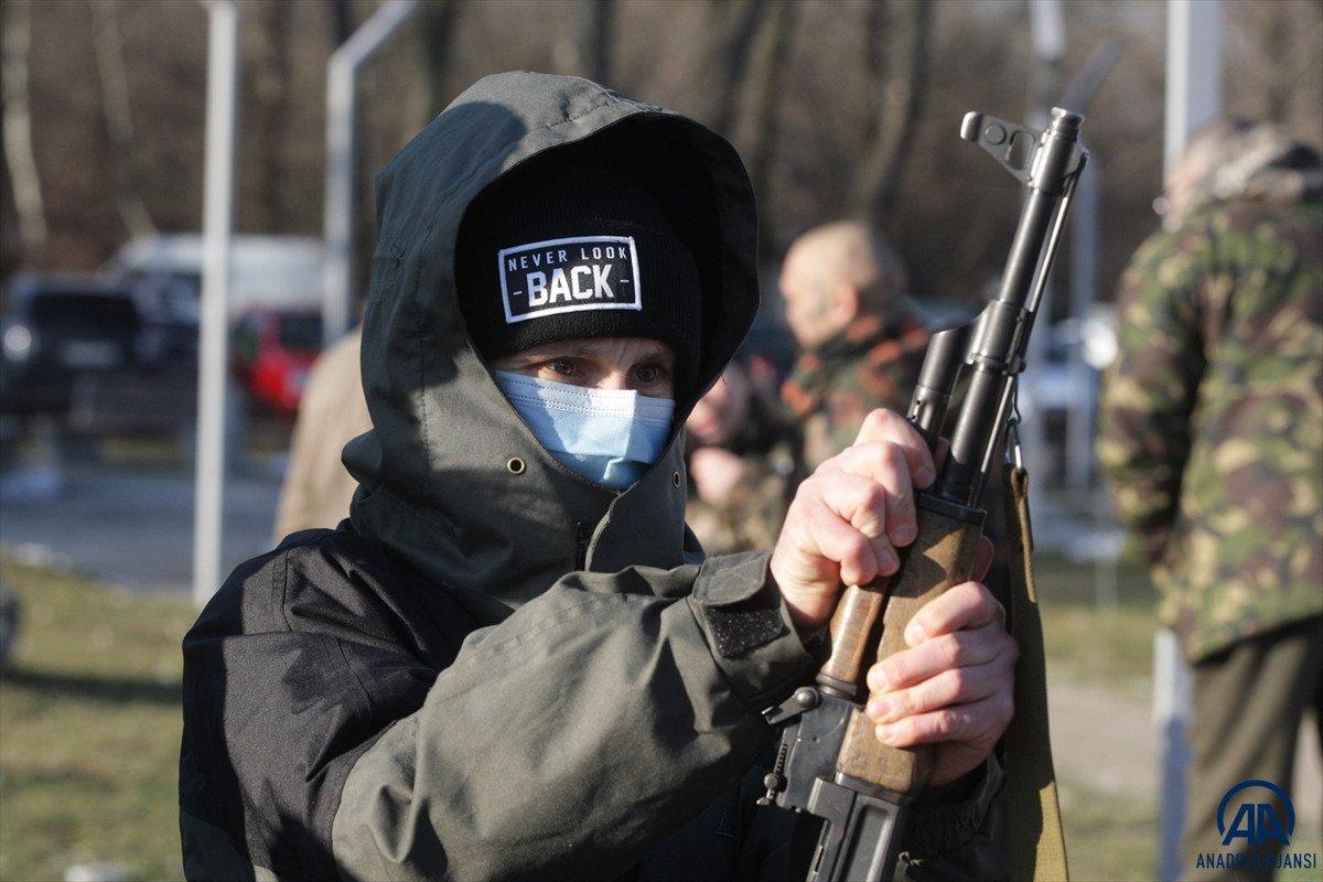 Ukrayna'da sivillere askeri eğitim