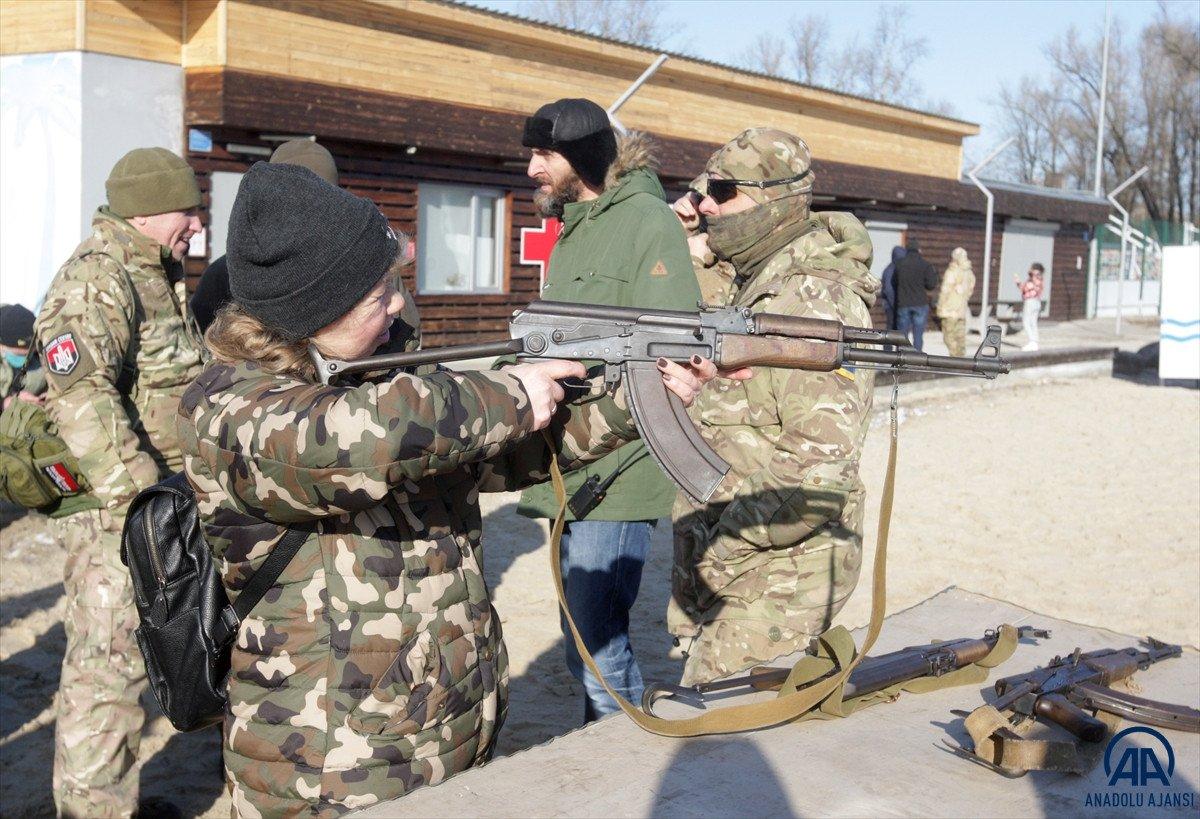 Ukrayna'da sivillere askeri eğitim