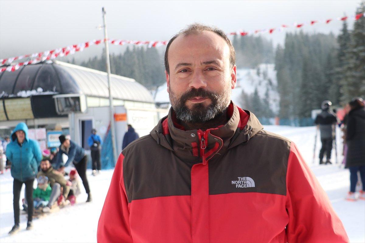 Ilgaz Dağı'nda minik kayakçıların soğuk hava ve fırtına altında eğitimi