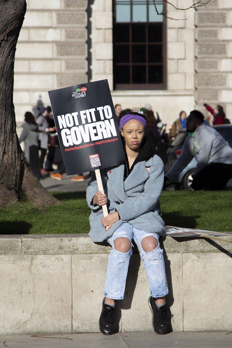 İngiltere'de enerji faturaları ve gıda fiyatlarındaki artış protesto edildi