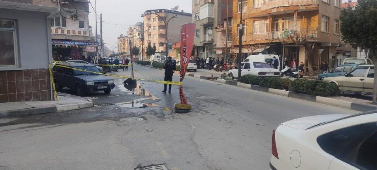 Manisa'da bir kişi tartıştığı kişiyi başından vurdu