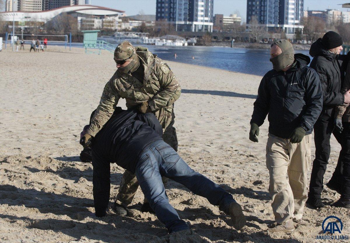 Ukrayna'da sivillere askeri eğitim