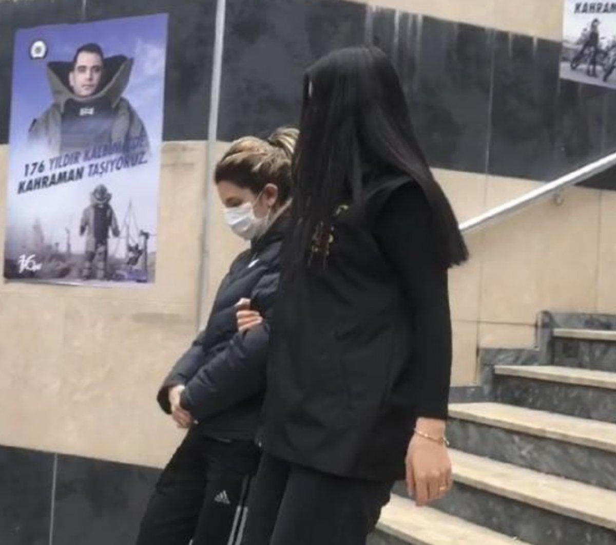 Beşiktaş'ta alışveriş yapan kadınların cep telefonlarını çaldı