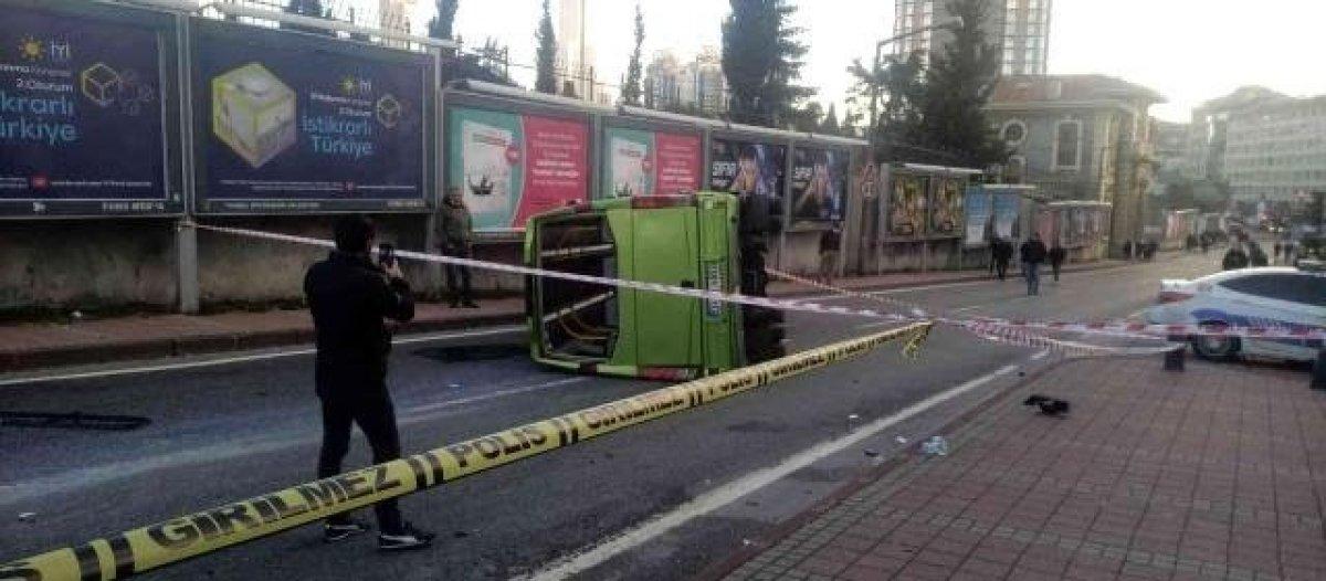 Şişli’de otomobil ile minibüs çarpıştı