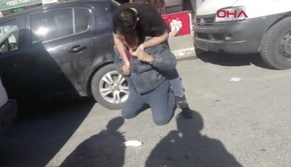 Beyoğlu'nda sokak ortasında 'borç' arbedesi