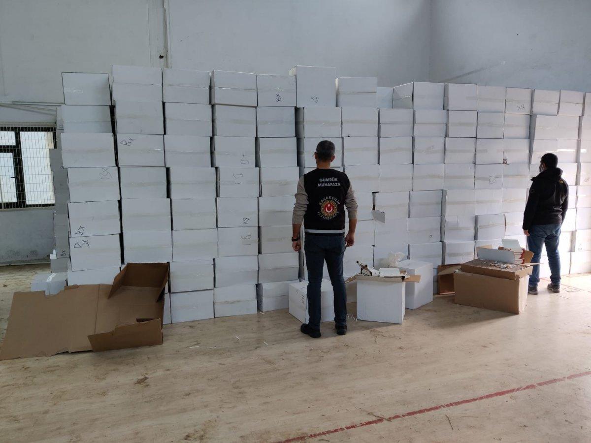 İzmir'de 4 milyonluk kaçak sigara operasyonu