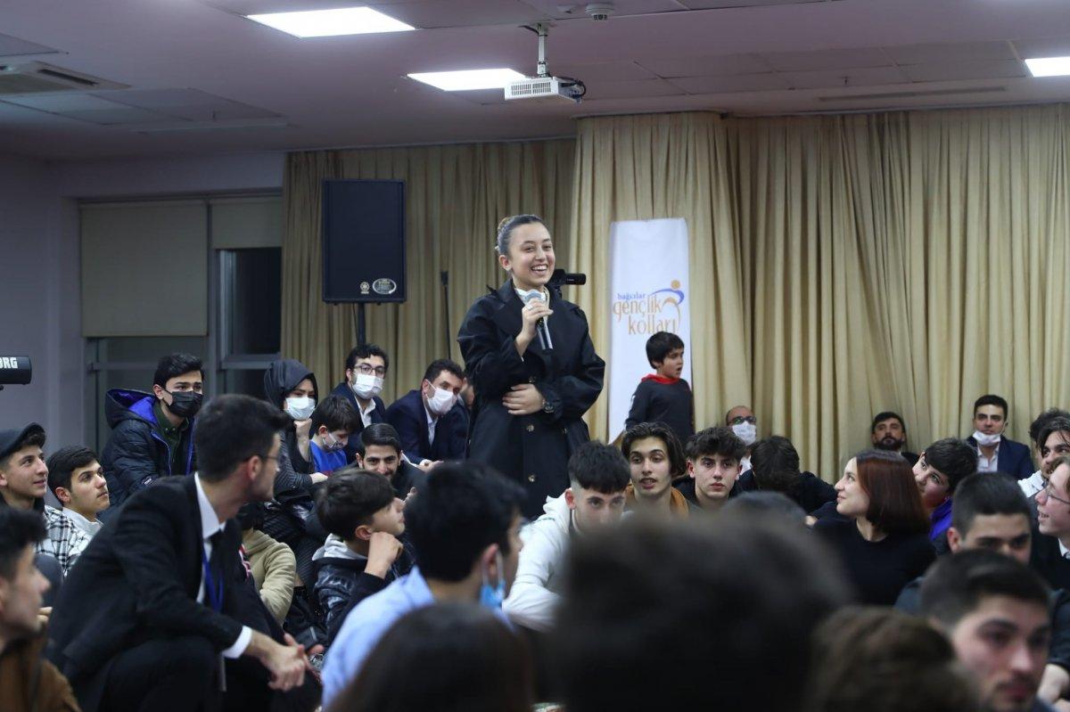 Binali Yıldırım Sıra Gecesi’nde gençlerle buluştu