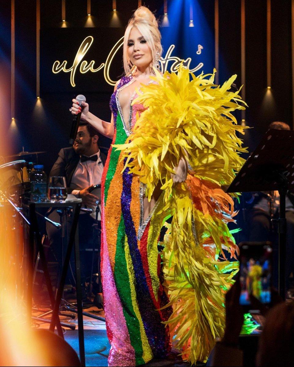 Lerzan Mutlu da dekolte modasına uydu