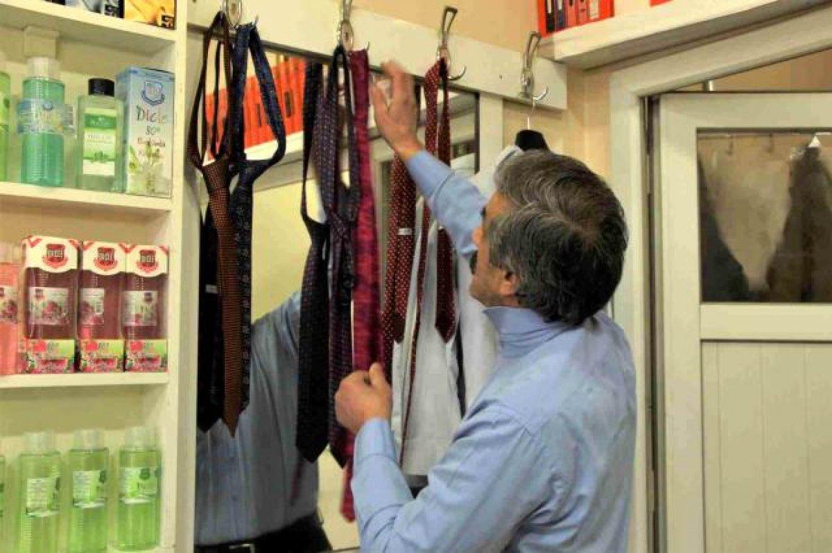Bingöl'de, müşterilerine 35 yıl takım elbise ve kravatla hizmet verdi