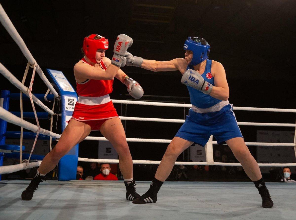 Milli boksör Şennur Demir'den Macaristan'da altın madalya