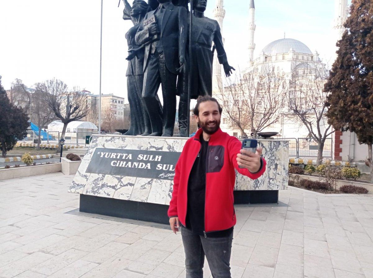 Iğdır'da işinden istifa eden adam dünya turuna başladı