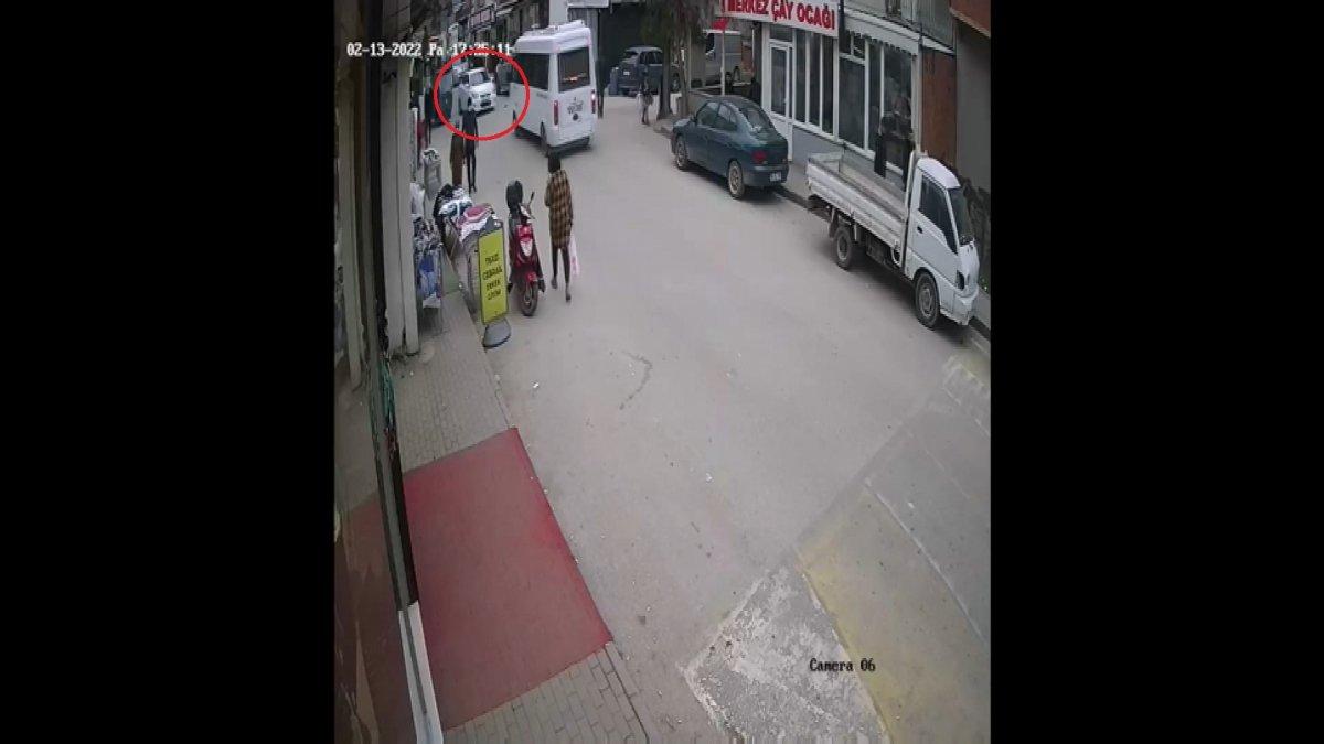 Bursa'da otomobil yayalara çarptı