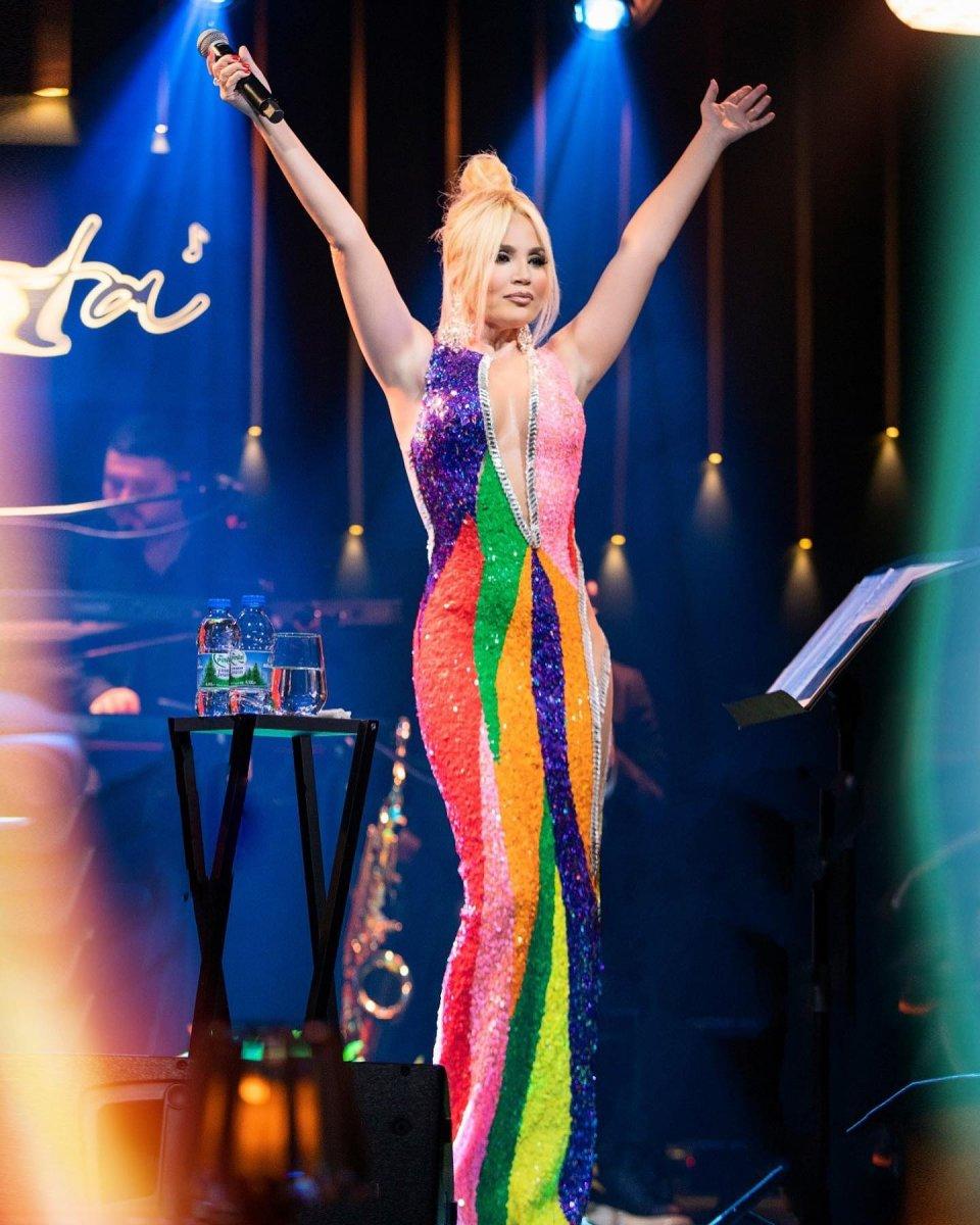 Lerzan Mutlu da dekolte modasına uydu