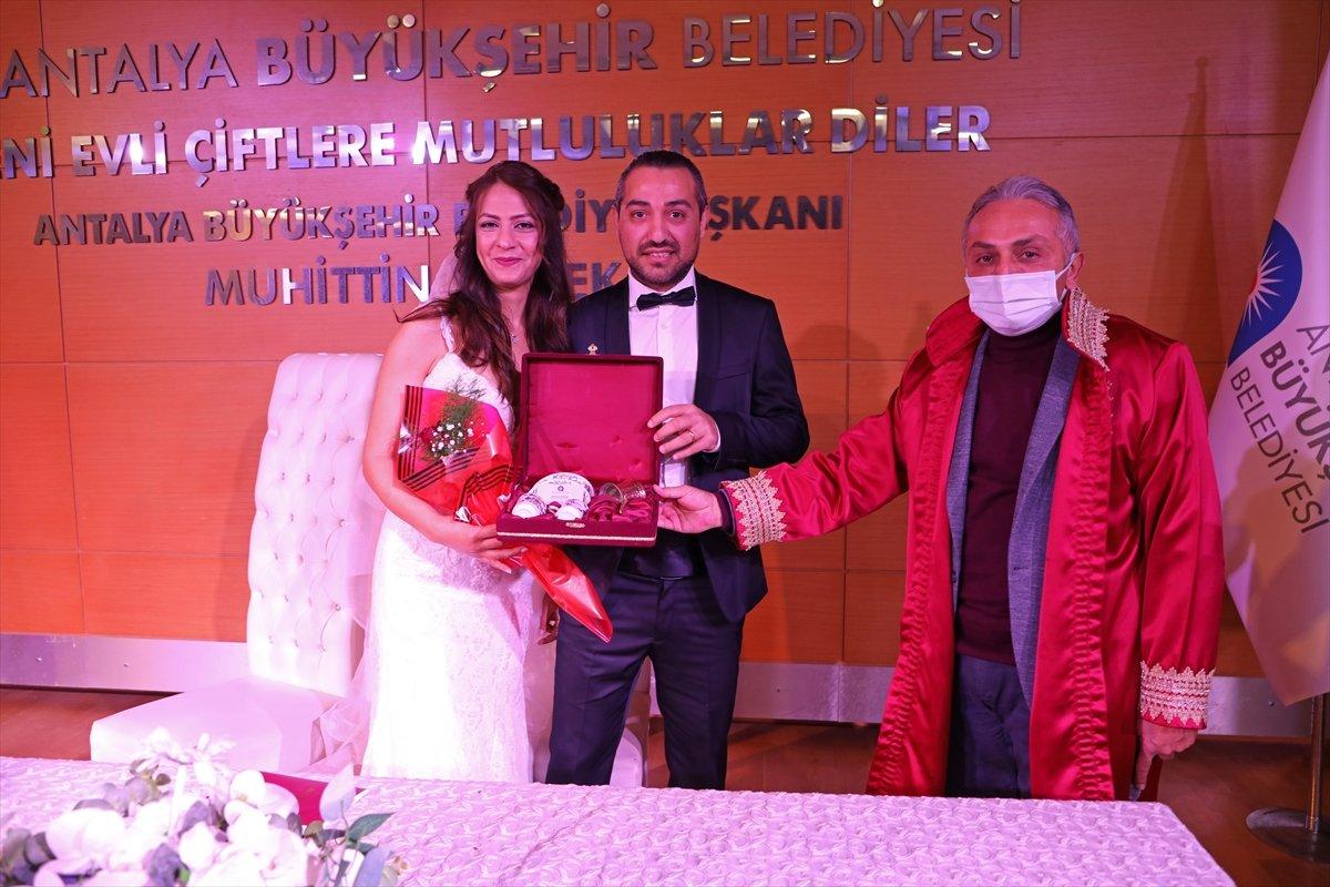 Nikah dairelerinde Sevgililer Günü yoğunluğu