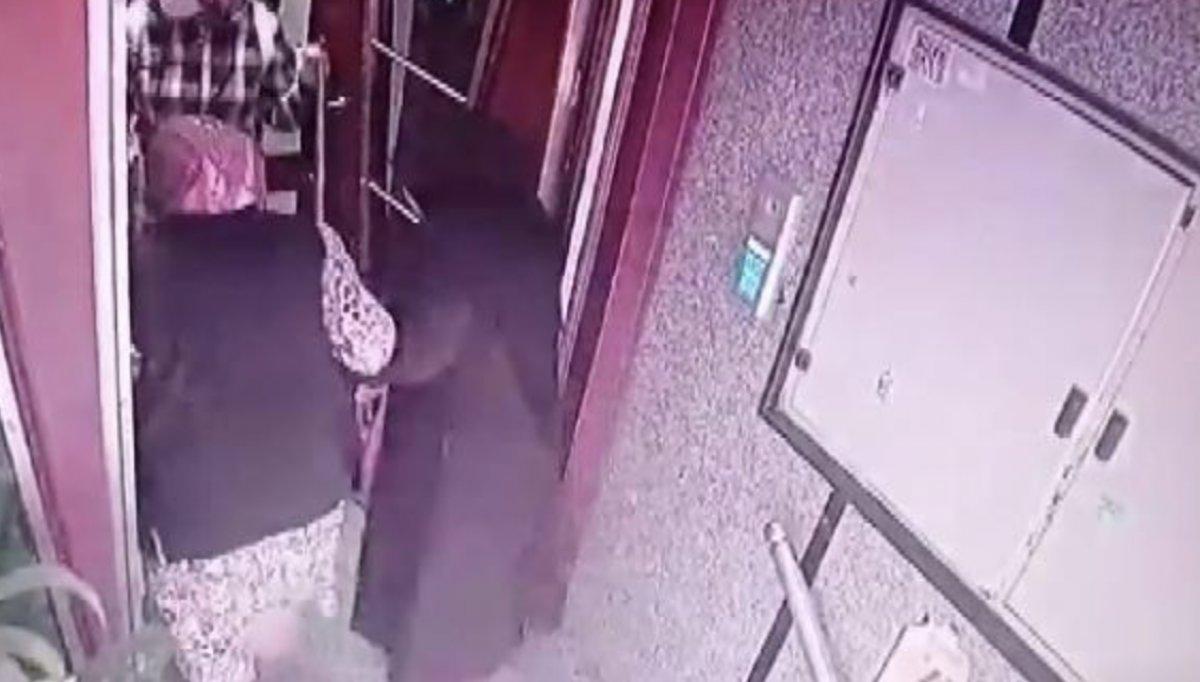 Eyüpsultan'da 'komşuyuz' diyerek yaşlı kadını dolandırdılar