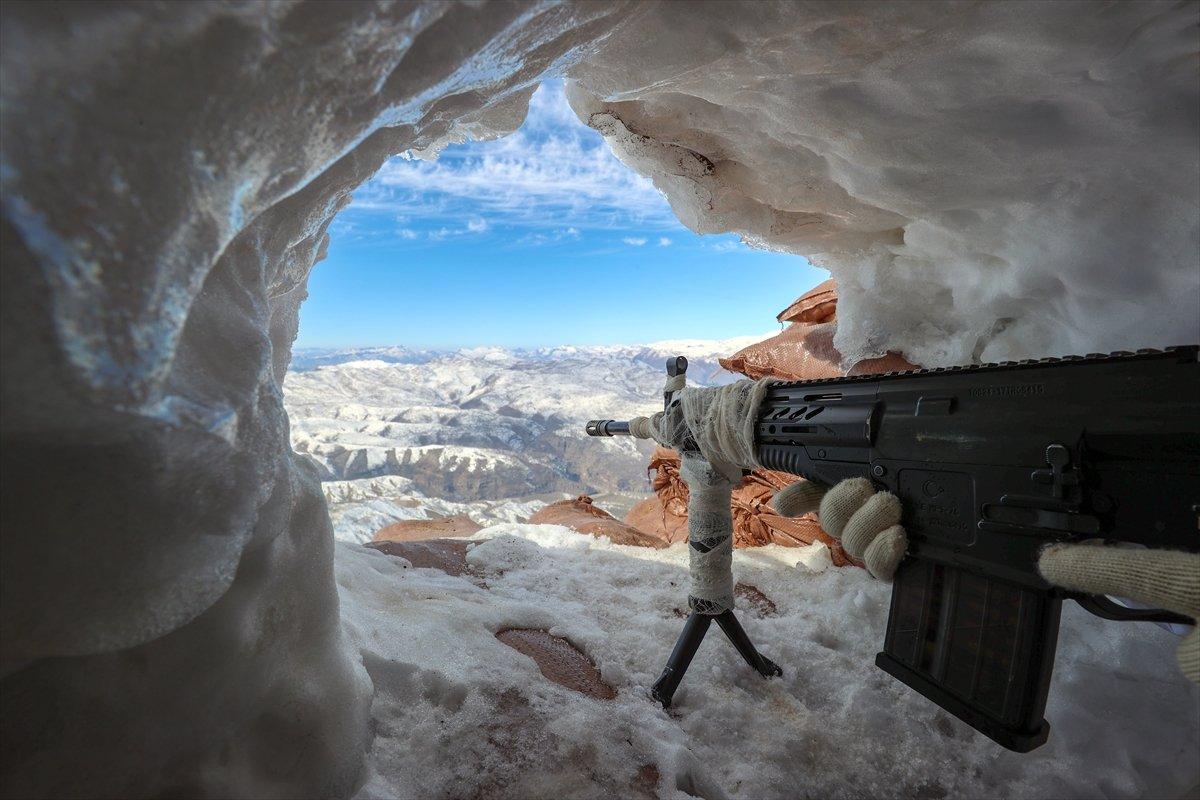 Irak sınırını koruyan Mehmetçik'ten '14 Şubat Sevgililer Günü' mesajı