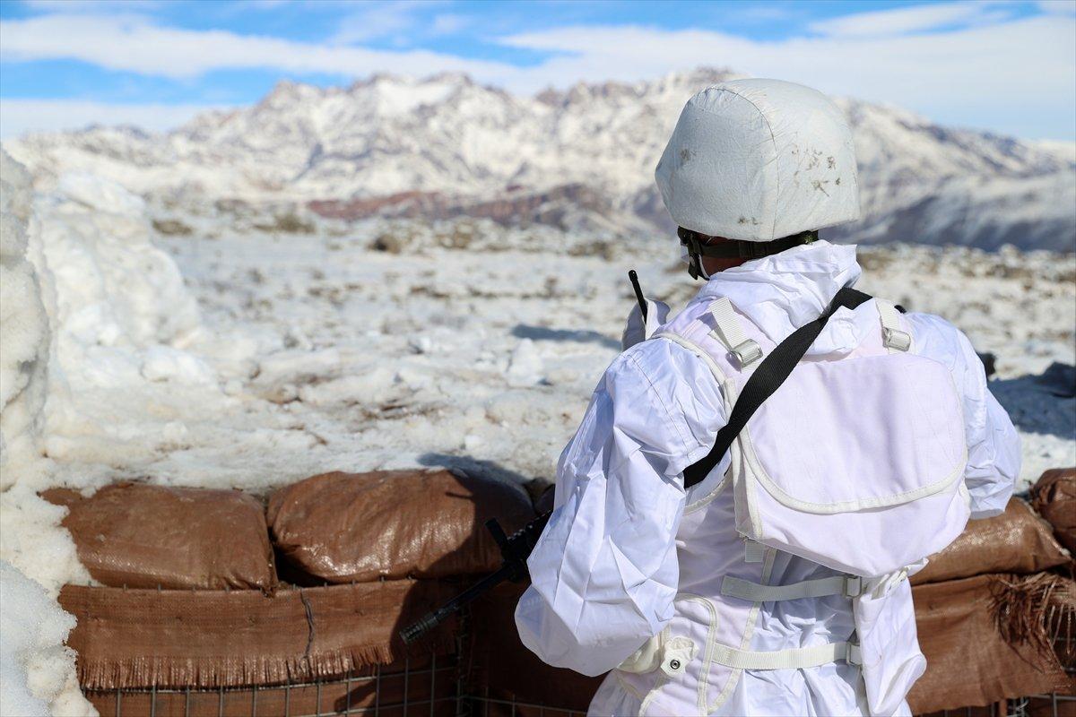 Irak sınırını koruyan Mehmetçik'ten '14 Şubat Sevgililer Günü' mesajı