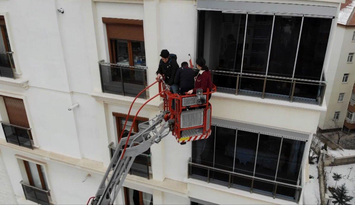 Aksaray'da apartmanda çıkan yangında can pazarı