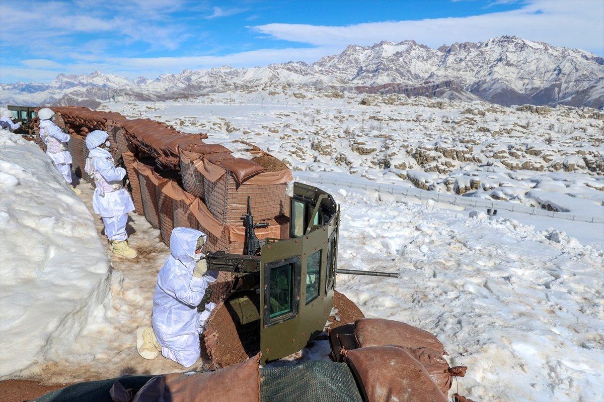 Irak sınırını koruyan Mehmetçik'ten '14 Şubat Sevgililer Günü' mesajı