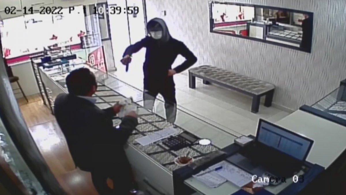 Ankara'da silahlı soyguncu kuyumcuyu bastı