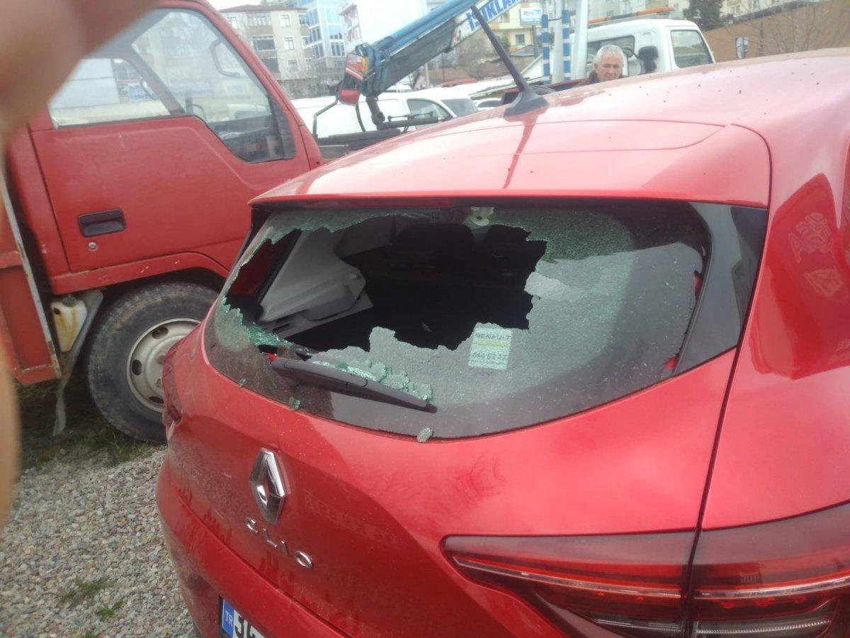 Kocaeli’de, kırmızı ışıkta çapraz ateşe tutuldular