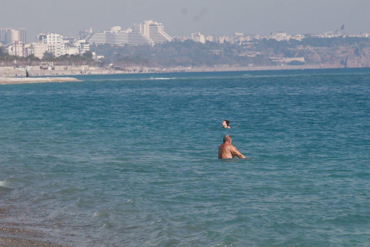 Antalya'da termometreler 18 dereceyi gösterdi